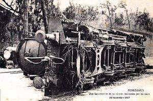Perregaux - Inondations de 1927 - Locomotive renversee